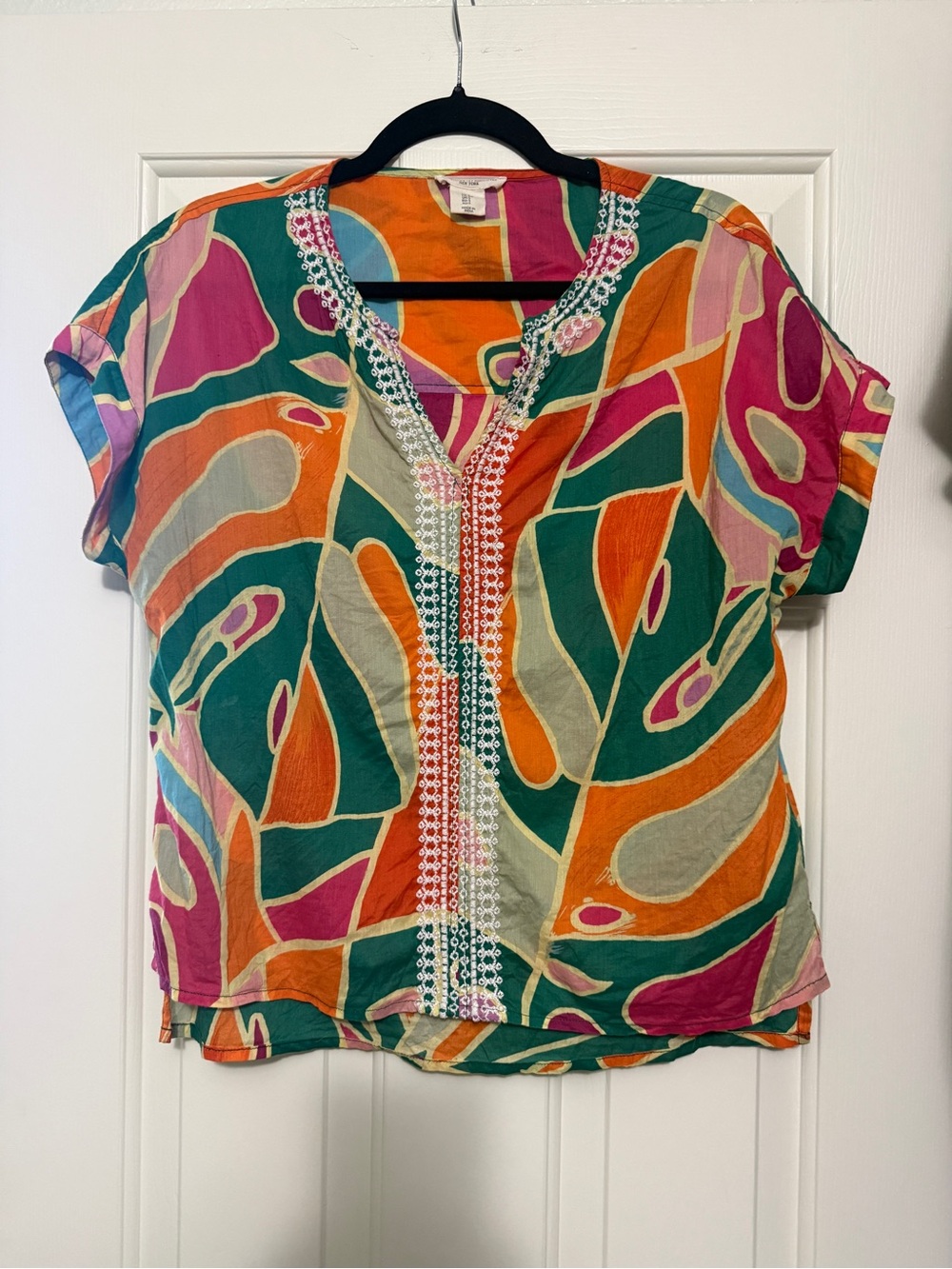 Christian Siriano Multicolor
Abstract Blouse Vibrant Shirt
Tunic Cotton V-Neck